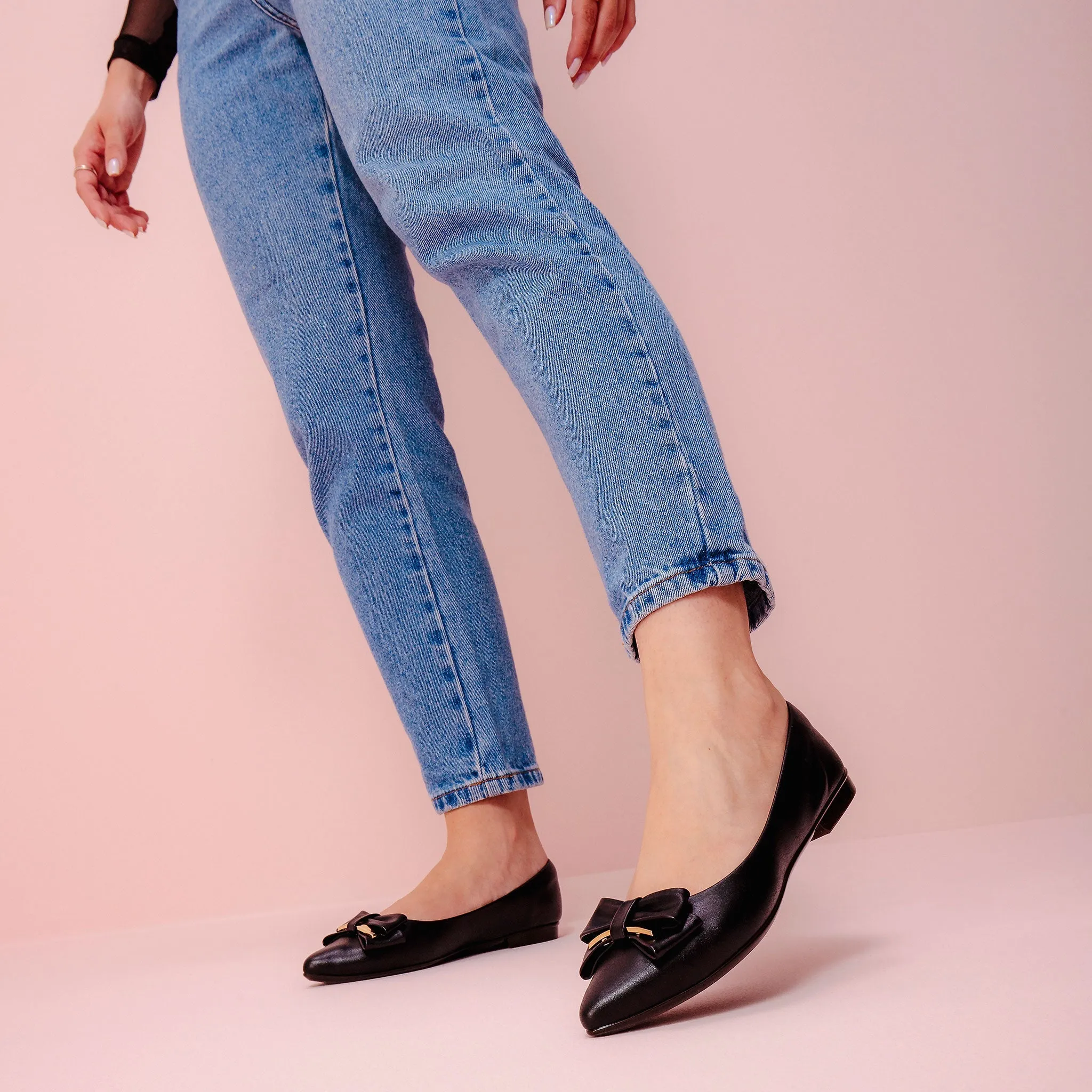 Belkis Black Pointed Toe Flats