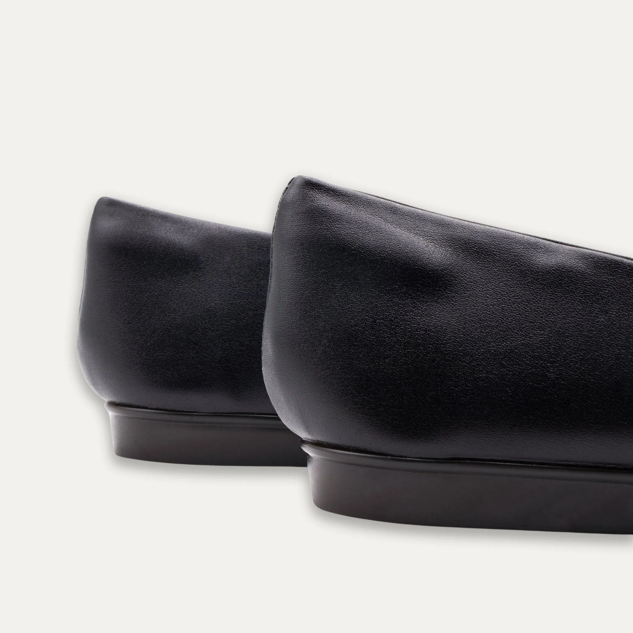 Belkis Black Pointed Toe Flats