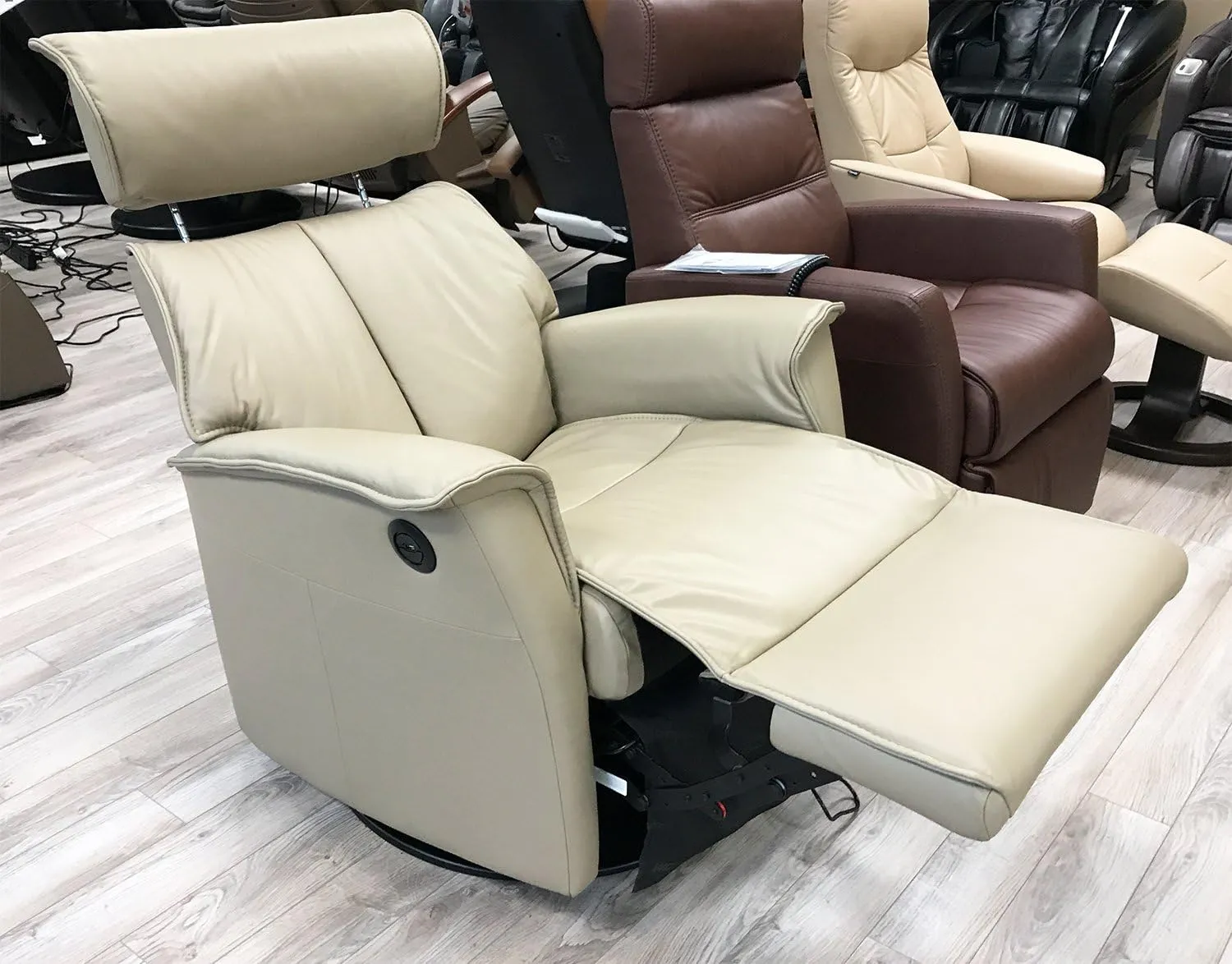 Boss Large RG 387 Leather Relaxer Recliner Swivel Glider Chair - Manual Recline Trend Pebble Leather -