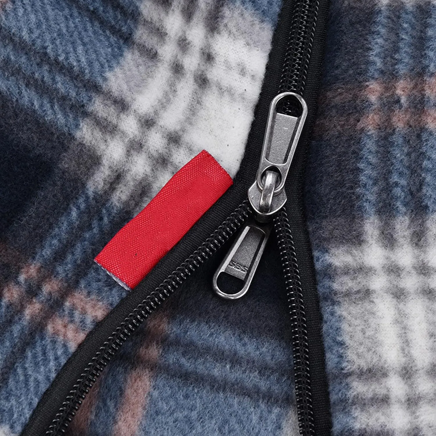 Fleece Sleeping Bag Lined with Travel Sheets Camping Sleeping Bag Ultra Light Zipper Storage Bag Zipper Backpack Travel Blanket Hiking 70.8inch