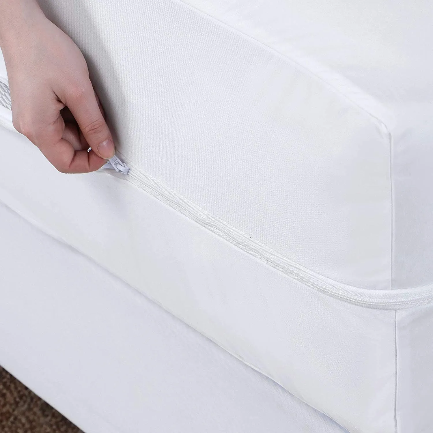 Guardmax Zippered Mattress Encasement - Queen Size - 100% Waterproof and Bed Bug Proof Mattress Protector - 6 Sided Absorbent Mattress Cover - Bed Sheet is Soft, Breathable, and Hypoallergenic.