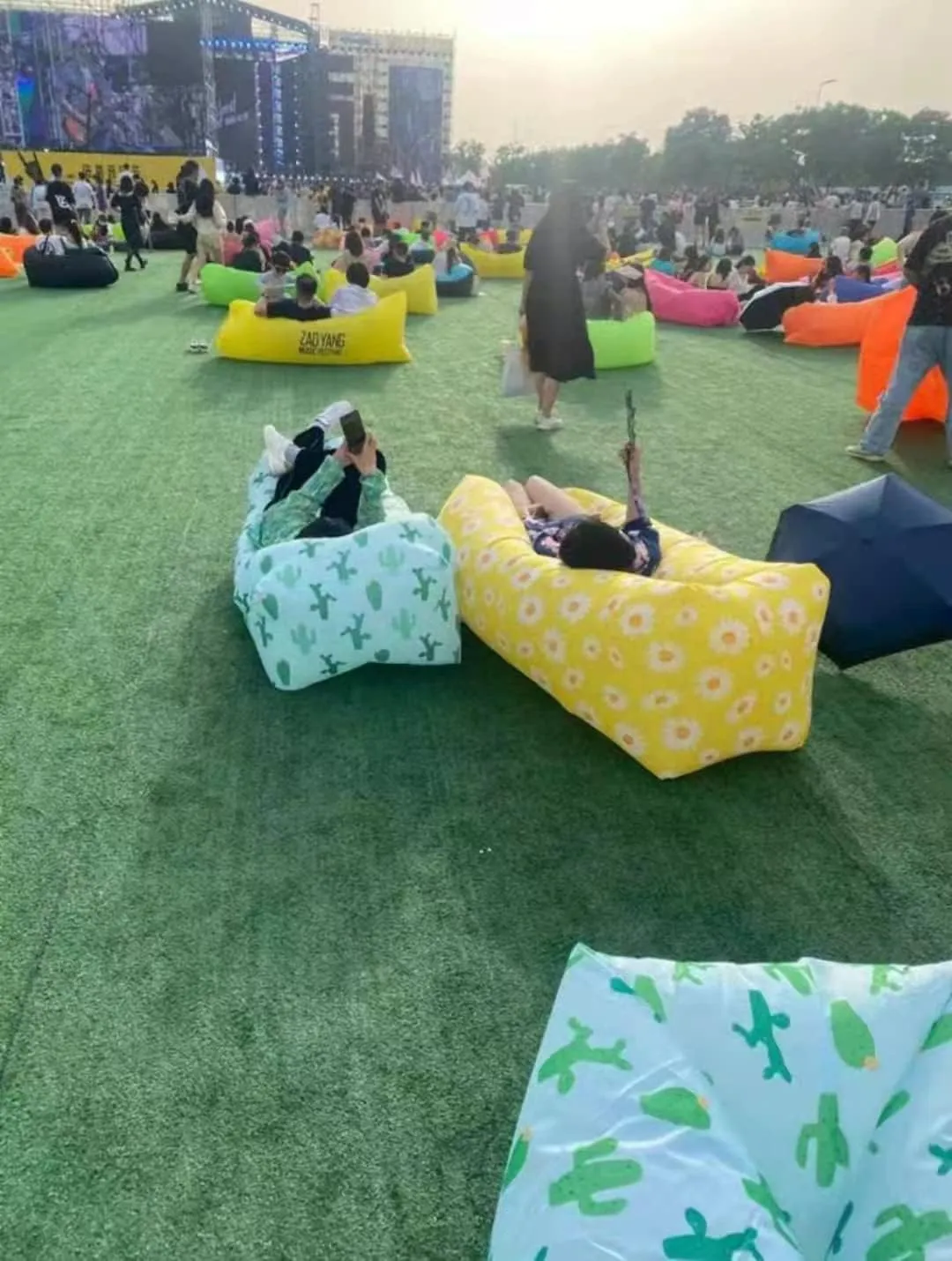 Inflatable Lounger Air Chair Sofa Bed Sleeping Bag Couch for Beach Camping Lake Garden ¡­ (Yellow (Little Daisy))