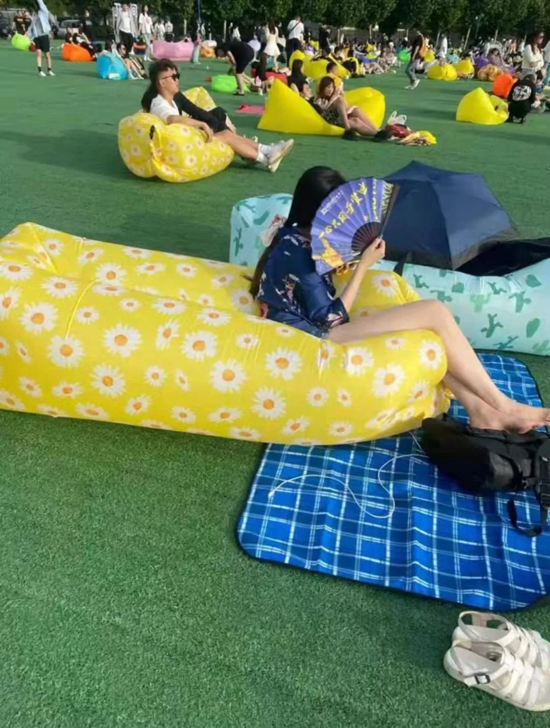 Inflatable Lounger Air Chair Sofa Bed Sleeping Bag Couch for Beach Camping Lake Garden ¡­ (Yellow (Little Daisy))