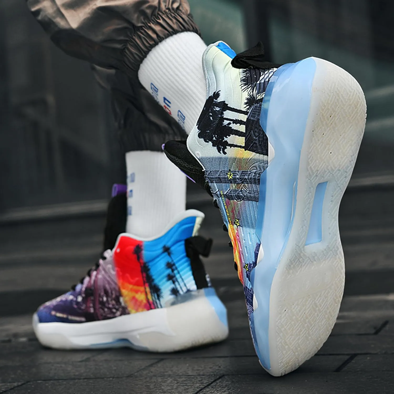 Men's High-Top Basketball ShoesWear-Resistant and Anti-Slip Soles Running Shoes Graffiti Design Fashionable Sports Shoes
