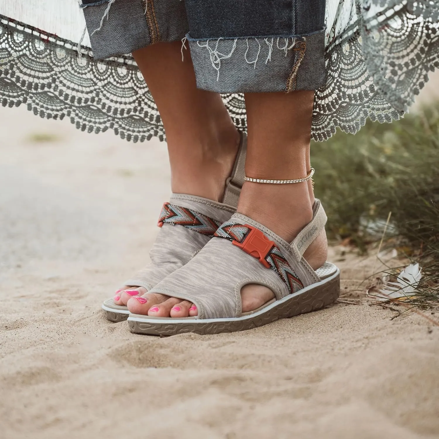 MUK LUKS Women's Boardwalk Parade Sandal