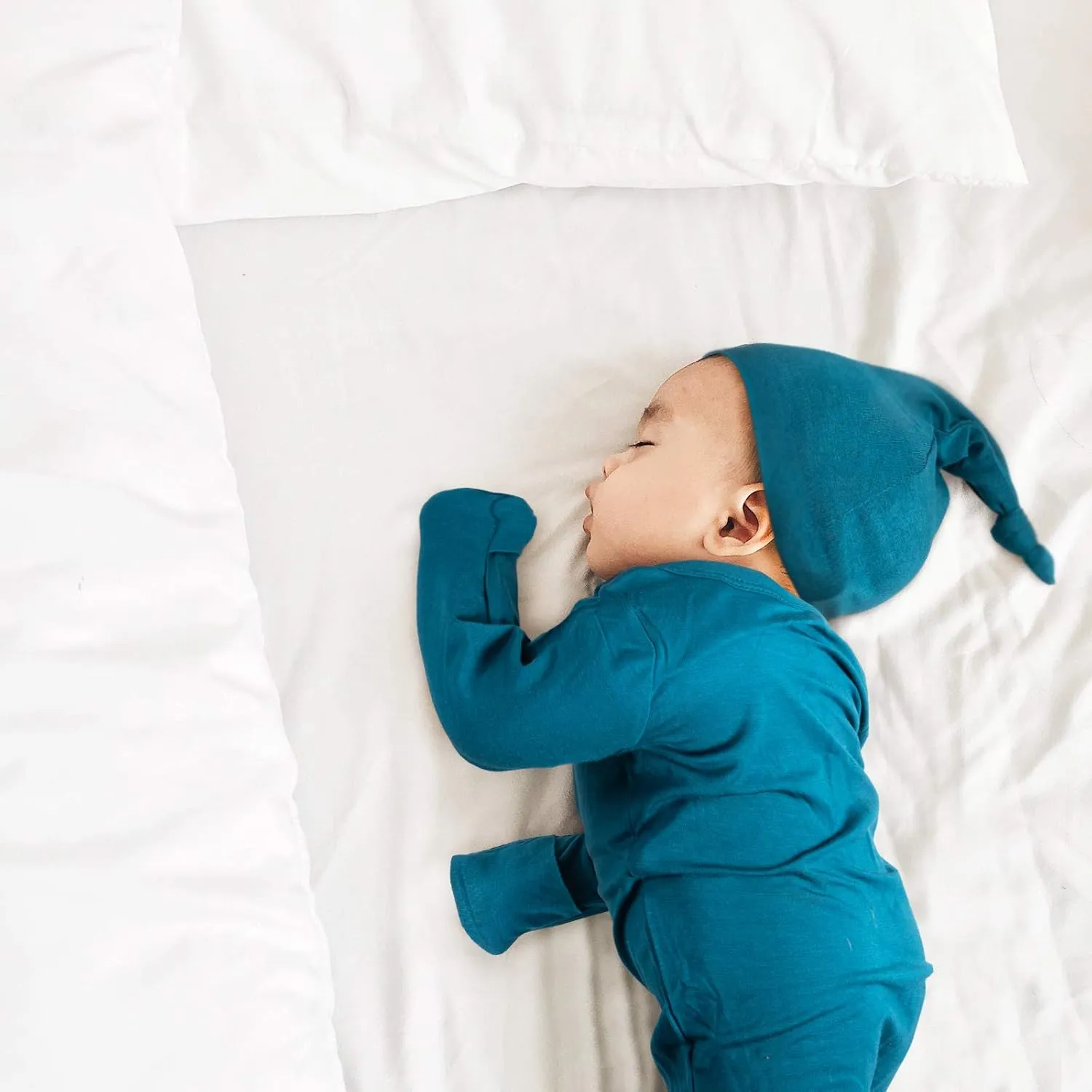 Newborn Baby Knotted Gown, Super Soft Silky Infant Long Sleeve Sleeper for Baby Girl and Boy Sleeping Bag with Hat