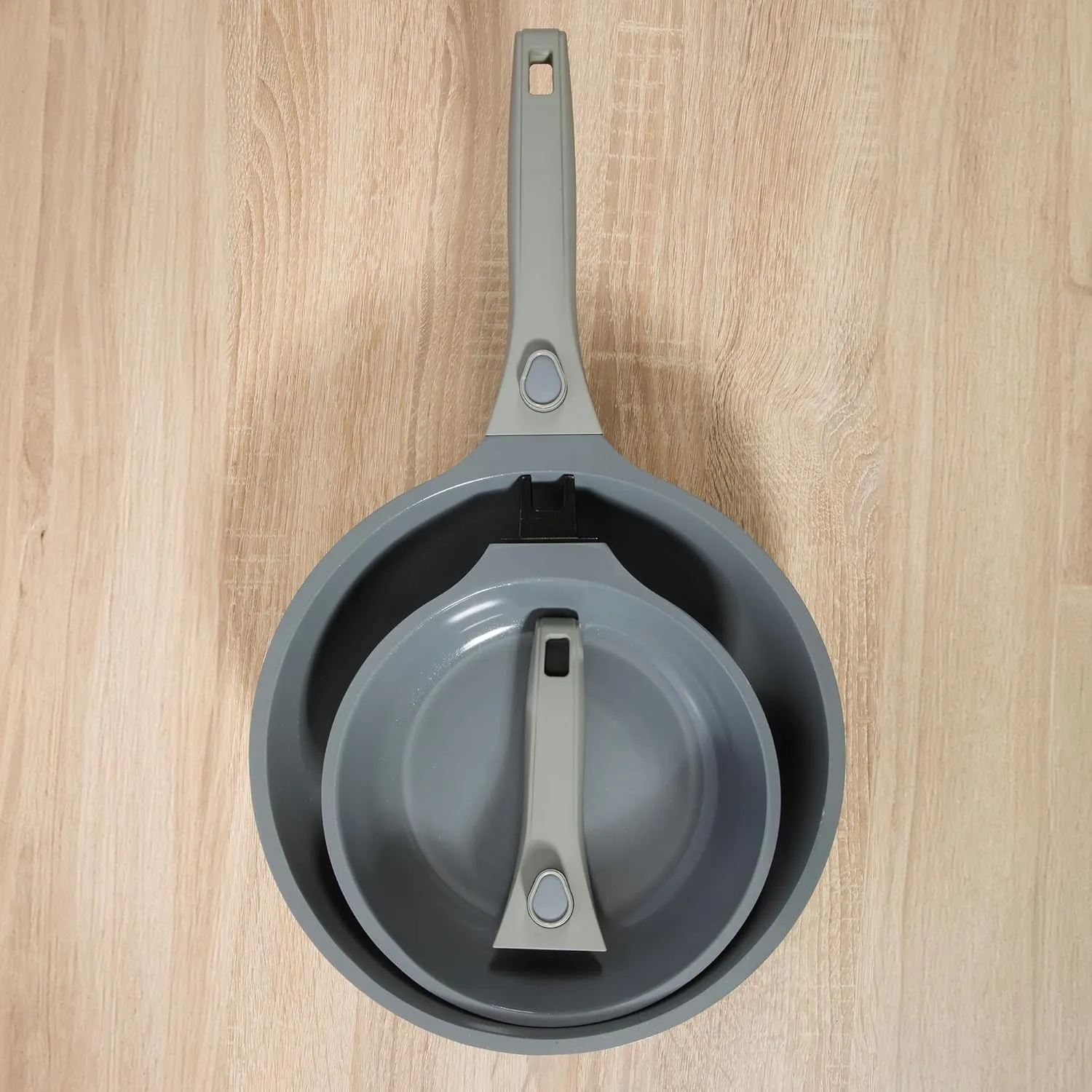 Sur La Table Kitchen Essentials Craft Studio Cast Aluminum Detachable Handle 8 and 10 Inch Skillet Fry Pan Set w/PFA Free Ceramic Non Stick Removable Handle Induction Safe - Juniper Green