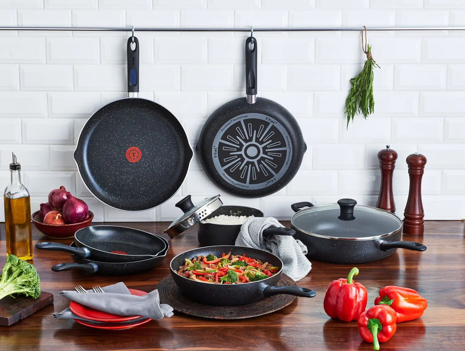 T-FAL 9-Piece Signature Cookware Set - Blemished package with full warranty - B292S974