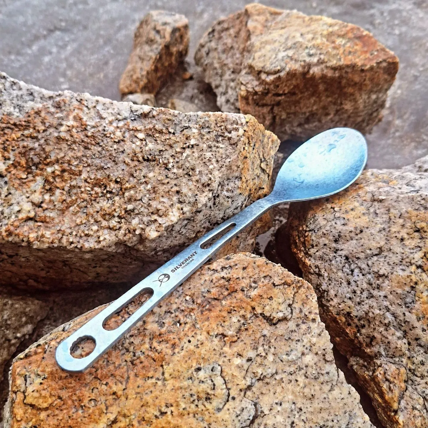 Titanium 3 Piece Cutlery Set, Extra Strong Ultra-Lightweight Durable Knife Fork & Spoon Tableware for Outdoor Camping & Hiking, Comes with Drawstring Bag & Titanium Carabiner-Blue